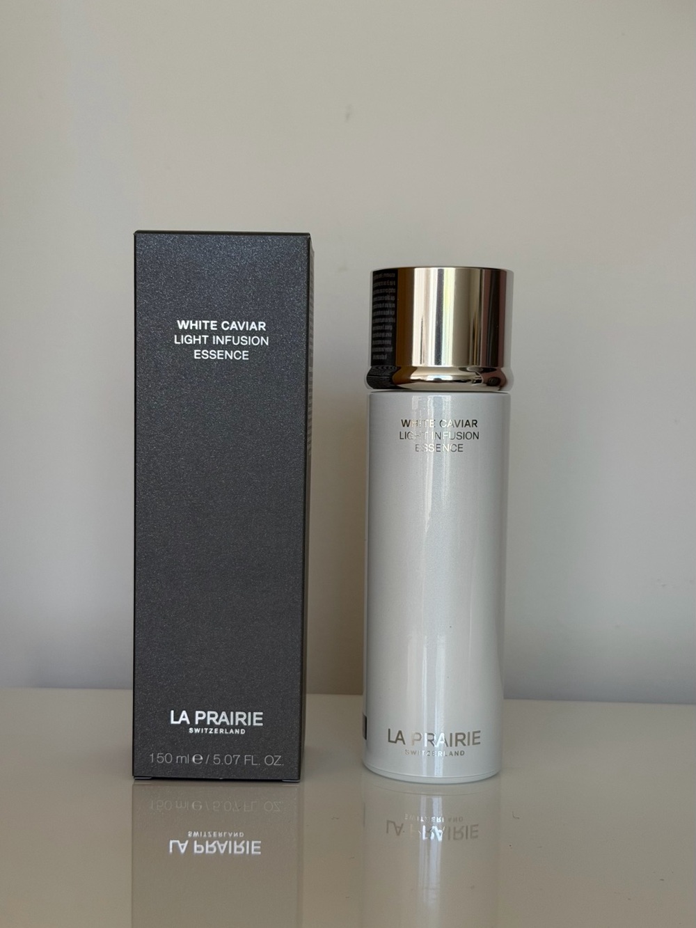 La Prairie White Caviar Light Infusion Essence - White & Silver